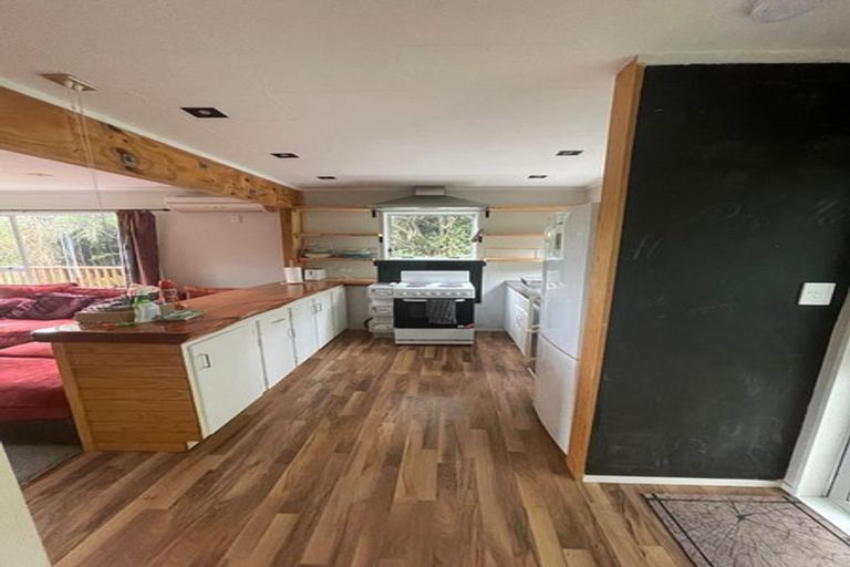 Photo of property in 30b Cheltenham Terrace, Newlands, Wellington, 6037