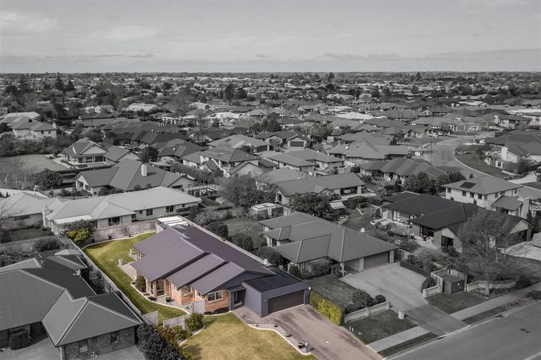Photo of property in 60 Oakwood Drive, Rangiora, 7400