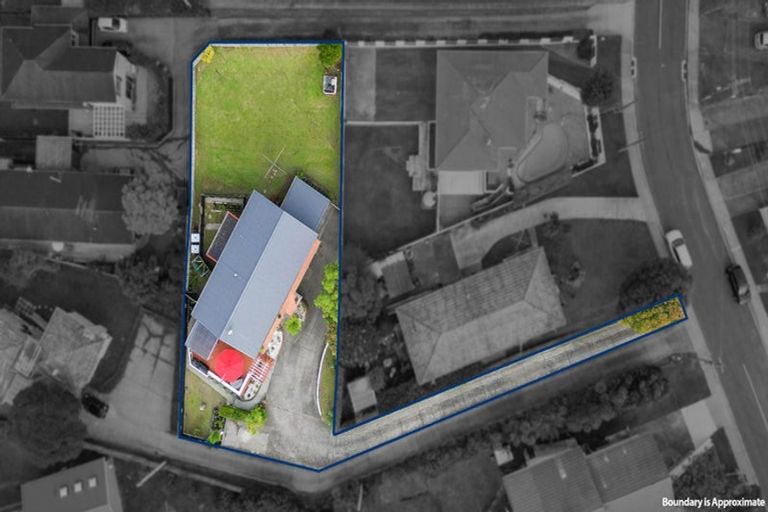 Photo of property in 19 Merchant Avenue, Te Atatu South, Auckland, 0610