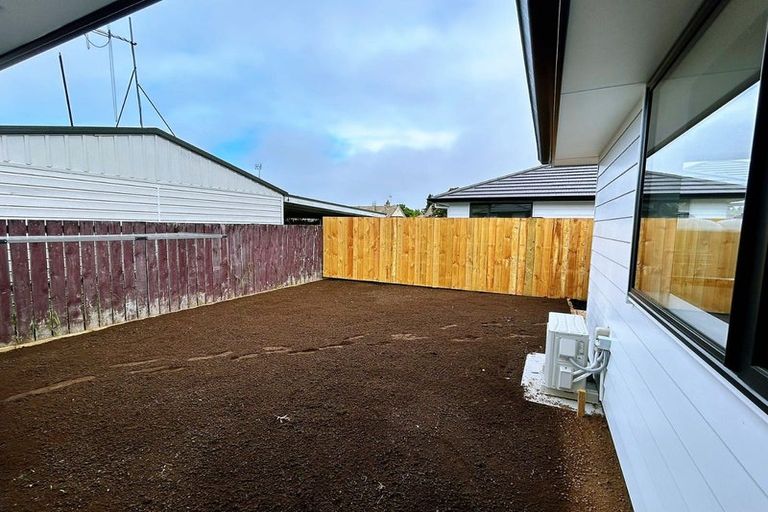 Photo of property in 56u2 Paul Crescent, Fairfield, Hamilton, 3214