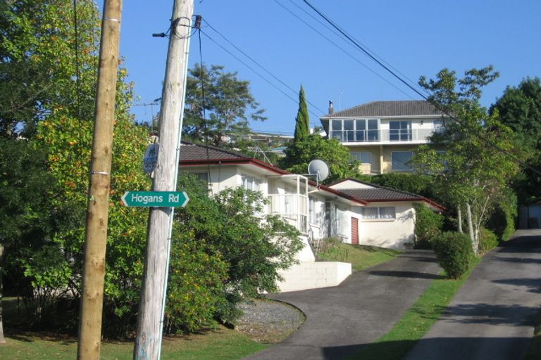 Photo of property in 3/12 Hogans Road, Glenfield, Auckland, 0629