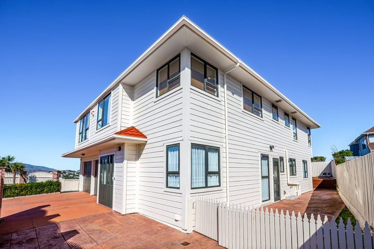 Photo of property in 6 Tamahine Street, Maupuia, Wellington, 6022