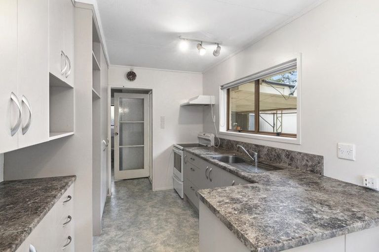 Photo of property in 11 Tui Place, Waiuku, 2123