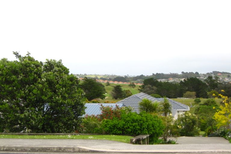 Photo of property in 27 Shakespear Road, Army Bay, Whangaparaoa, 0930