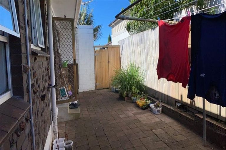 Photo of property in 2/49a Landon Avenue, Mangere East, Auckland, 2024
