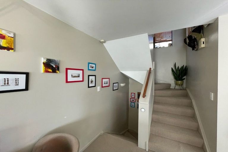 Photo of property in 2a Donald Crescent, Karori, Wellington, 6012