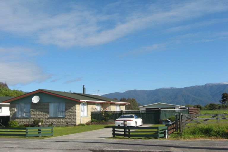 Photo of property in 80 Brougham Street, Westport, 7825