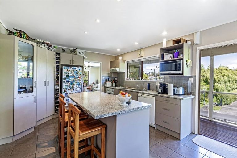 Photo of property in 59 Merriefield Avenue, Forrest Hill, Auckland, 0620
