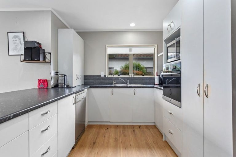 Photo of property in 13 Edgewater Grove, Whakatane, 3120