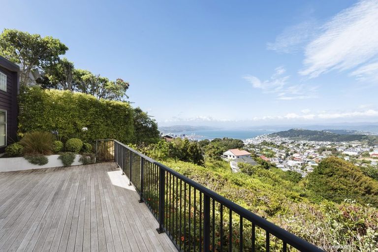 Photo of property in 102 Mitchell Street, Brooklyn, Wellington, 6021