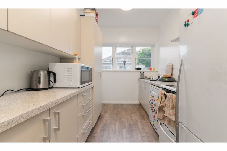 Photo of property in 2 Kawaka Street, Riccarton, Christchurch, 8041