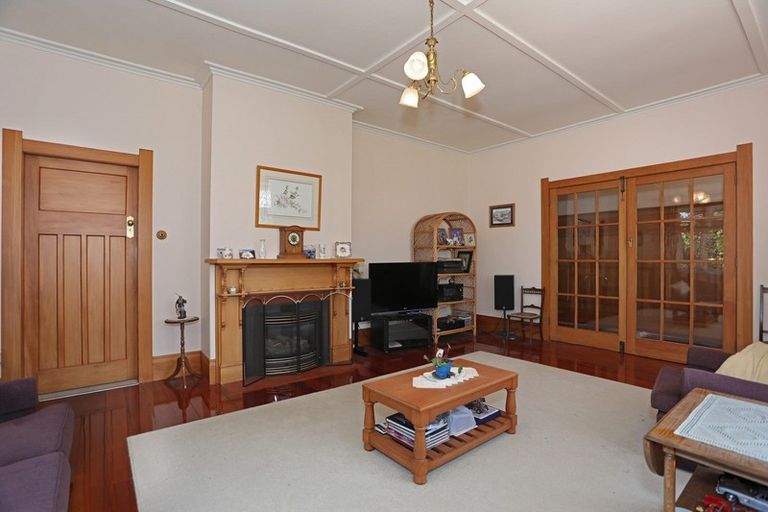 Photo of property in 6 Ross Street, Marton, 4710