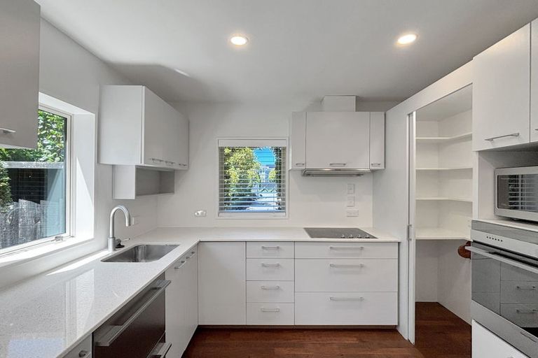 Photo of property in 1/11 Aikmans Road, Merivale, Christchurch, 8014
