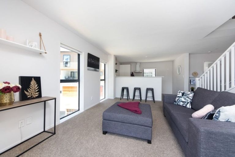 Photo of property in 2/10 Silver Moon Road, Albany Heights, Auckland, 0632