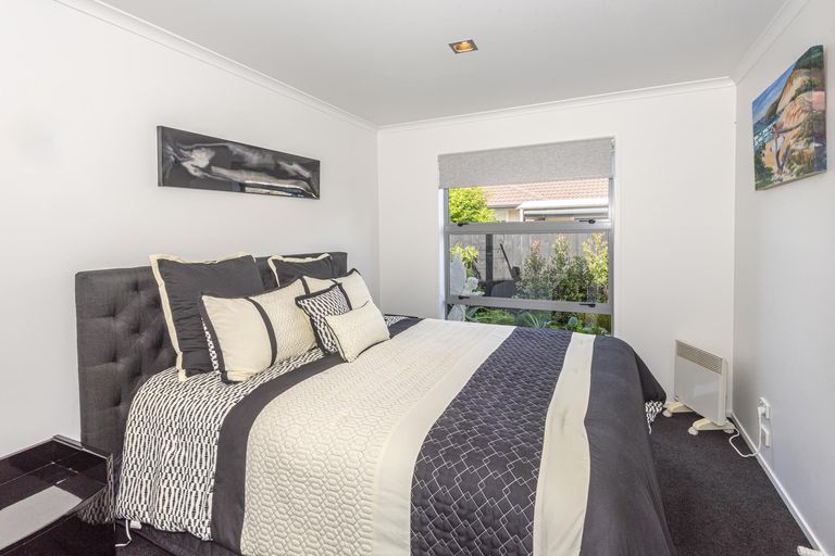 Photo of property in 18 Resolution Place, One Tree Point, 0118