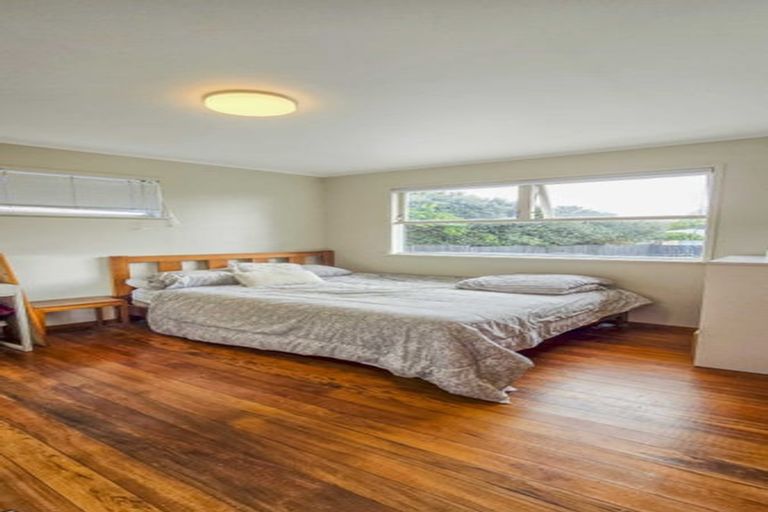 Photo of property in 1 Coburg Street, Henderson, Auckland, 0612