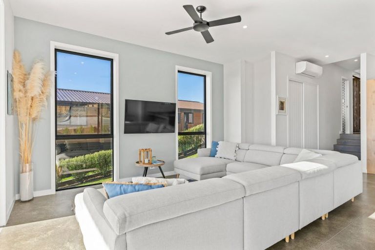 Photo of property in 10 Solar Way, Langs Beach, 0582