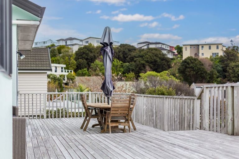 Photo of property in 31 Lanyon Place, Whitby, Porirua, 5024