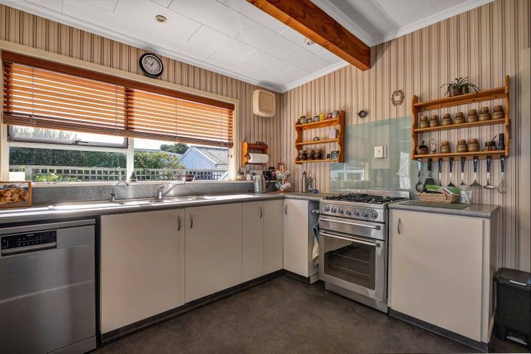 Photo of property in 125 Seaview Road, Westown, New Plymouth, 4310