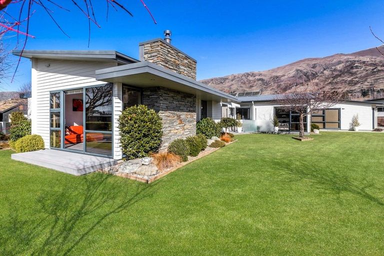 Photo of property in 40 Kelliher Drive, Wanaka, 9305