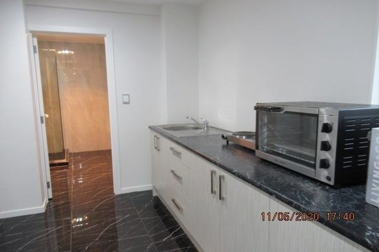 Photo of property in 5 Fernhaven Place, Massey, Auckland, 0614