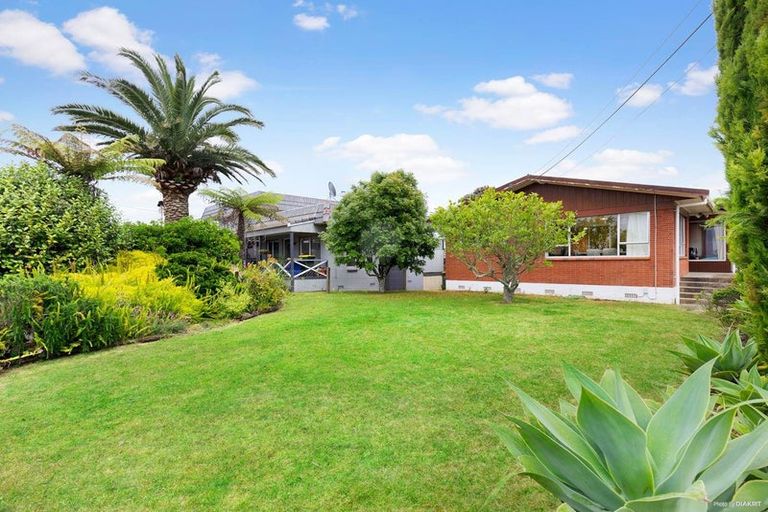 Photo of property in 108 Sunset Road, Unsworth Heights, Auckland, 0632