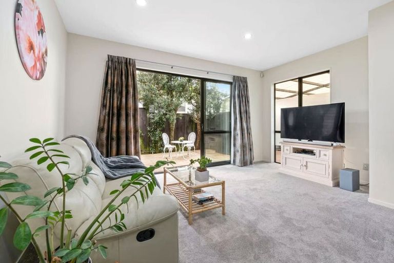 Photo of property in 2 Vivian Road, Silverdale, 0932