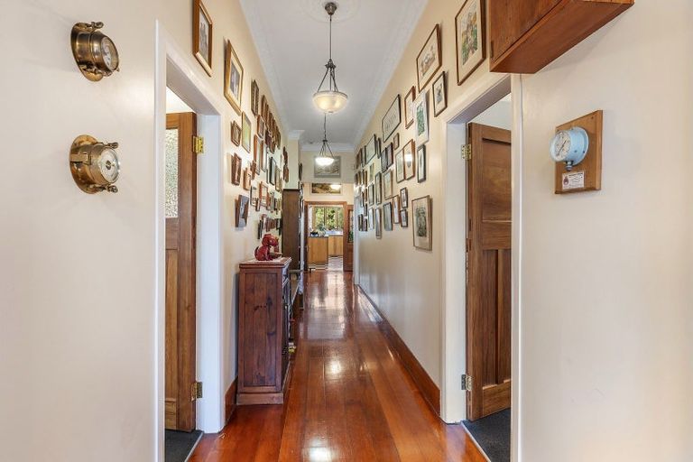 Photo of property in 159 Onepu Road, Lyall Bay, Wellington, 6022