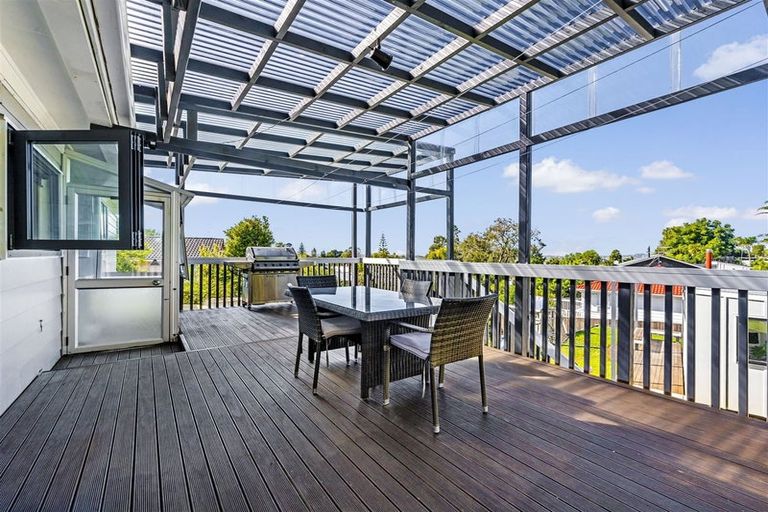 Photo of property in 3 Rehia Road, Massey, Auckland, 0614