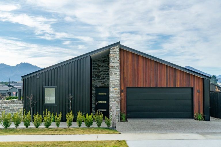 Photo of property in 32 Mount Nicholas Avenue, Wanaka, 9305