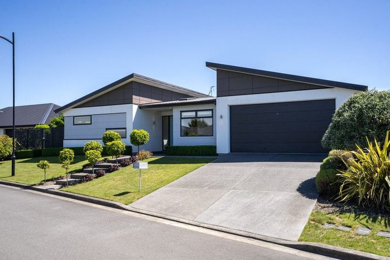 Photo of property in 1 Bargrove Close, Halswell, Christchurch, 8025