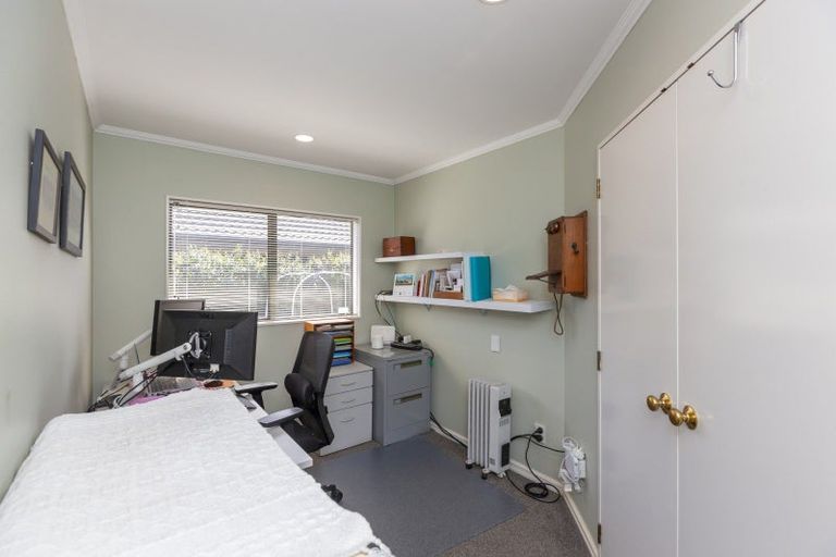 Photo of property in 5 Kotuku Drive, Paraparaumu Beach, Paraparaumu, 5032