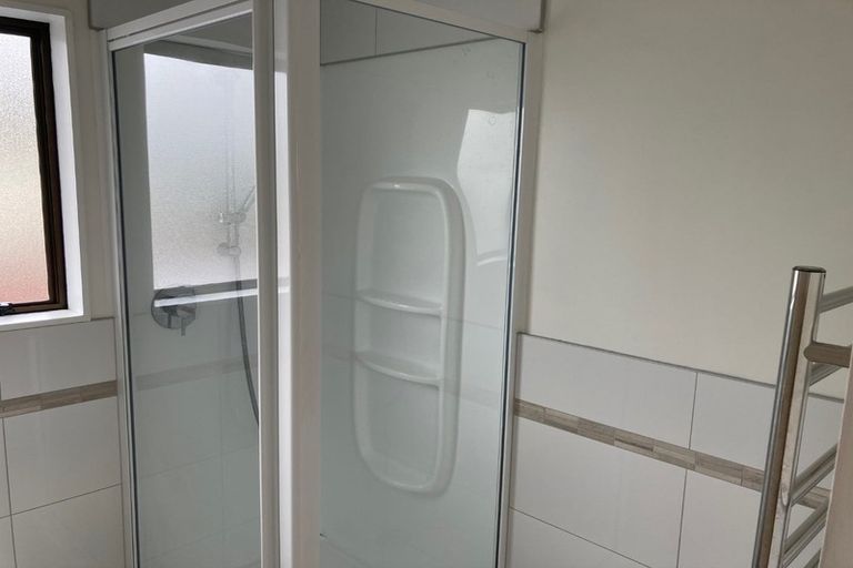 Photo of property in 26 Fernhaven Grove, Newlands, Wellington, 6037