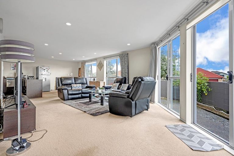 Photo of property in 3/1 Gracechurch Drive, Flat Bush, Auckland, 2016