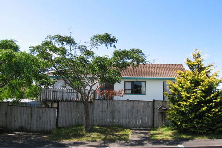 Photo of property in 1 Merida Place, Unsworth Heights, Auckland, 0632