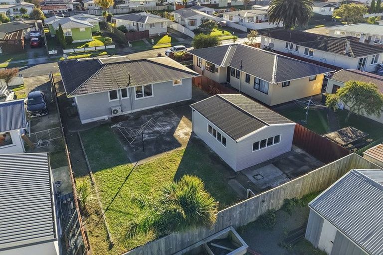 Photo of property in 40 Momona Street, Wainuiomata, Lower Hutt, 5014