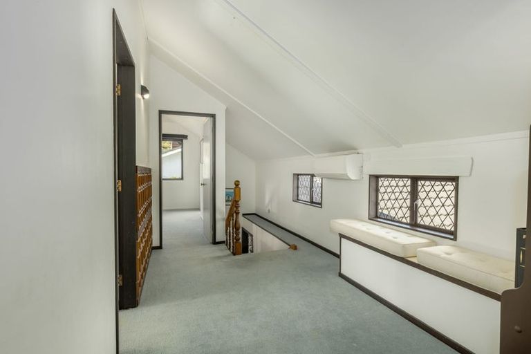 Photo of property in 10 Kakariki Grove, Waikanae, 5036