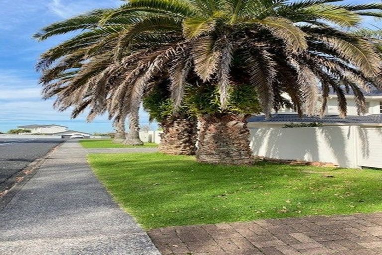 Photo of property in 2b Braemar Road, Castor Bay, Auckland, 0620