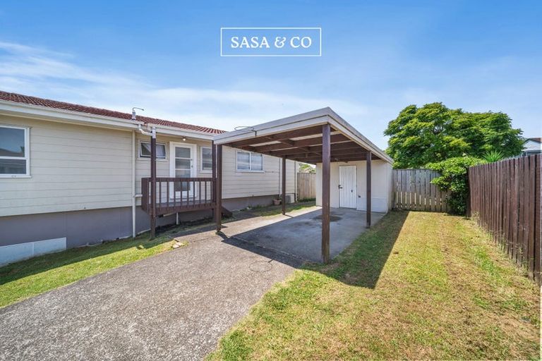 Photo of property in 2/6 Bundena Place, Clendon Park, Auckland, 2103
