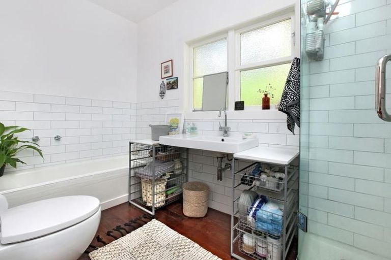 Photo of property in 108 Scenic Drive, Titirangi, Auckland, 0604