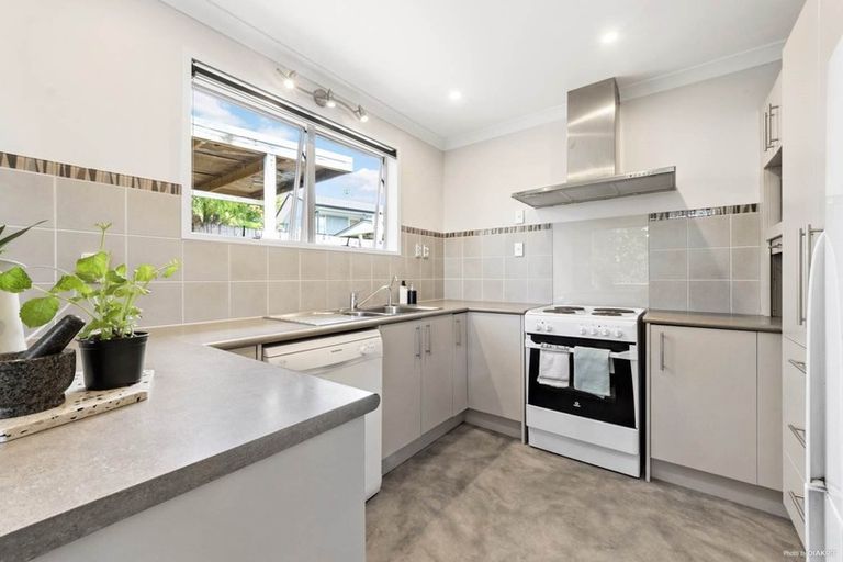Photo of property in 31 Malmo Place, Massey, Auckland, 0614