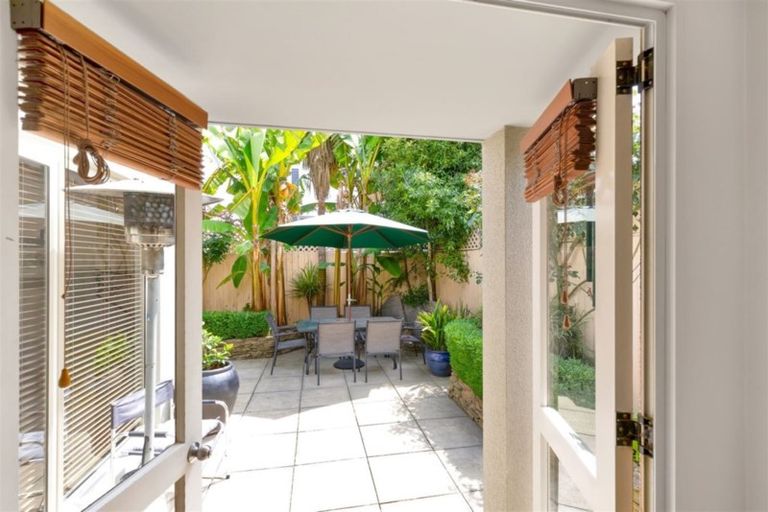 Photo of property in 31 Oakford Close, Riccarton, Christchurch, 8011