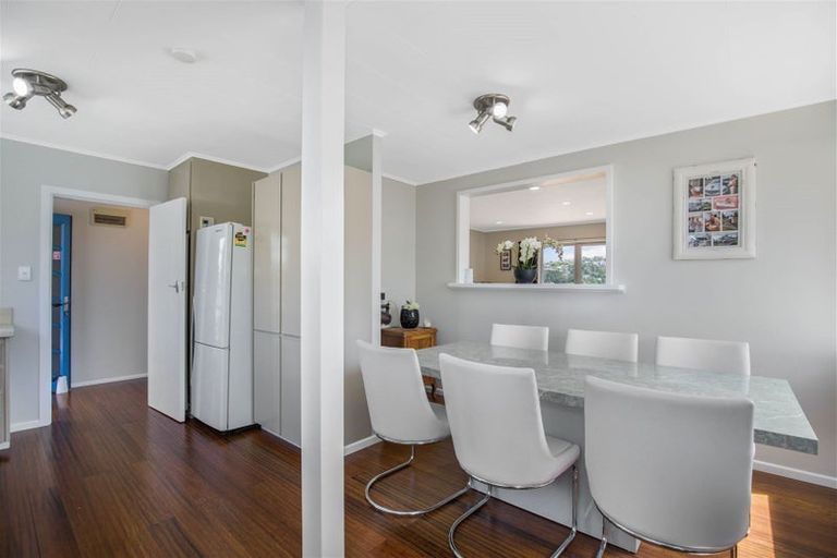 Photo of property in 45 Turville Crescent, Newlands, Wellington, 6037