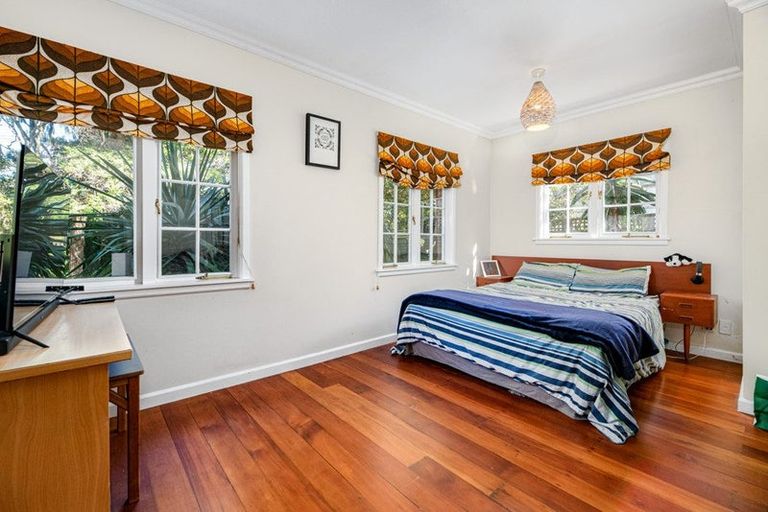 Photo of property in 195 Golf Road, Titirangi, Auckland, 0604