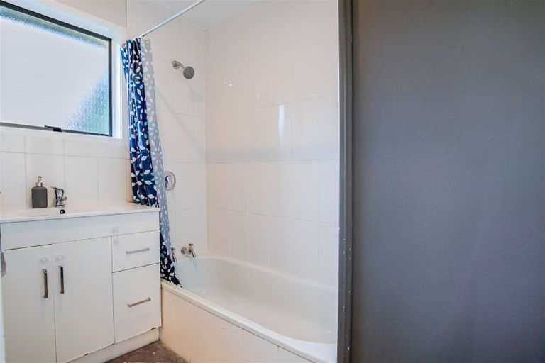 Photo of property in 1/21b Mildmay Road, Henderson, Auckland, 0610