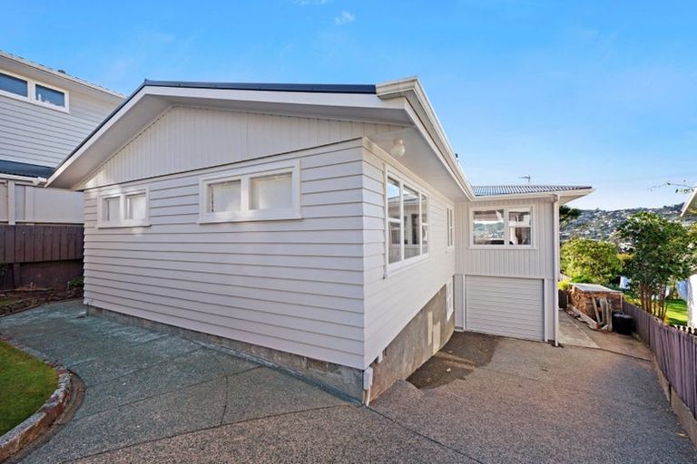 Photo of property in 17 Southern Cross Crescent, Island Bay, Wellington, 6023