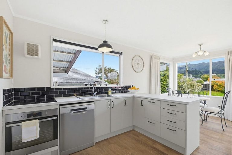 Photo of property in 30a Coates Street, Tawa, Wellington, 5028