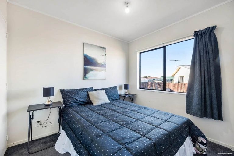 Photo of property in 2/5 Volta Place, Clendon Park, Auckland, 2103