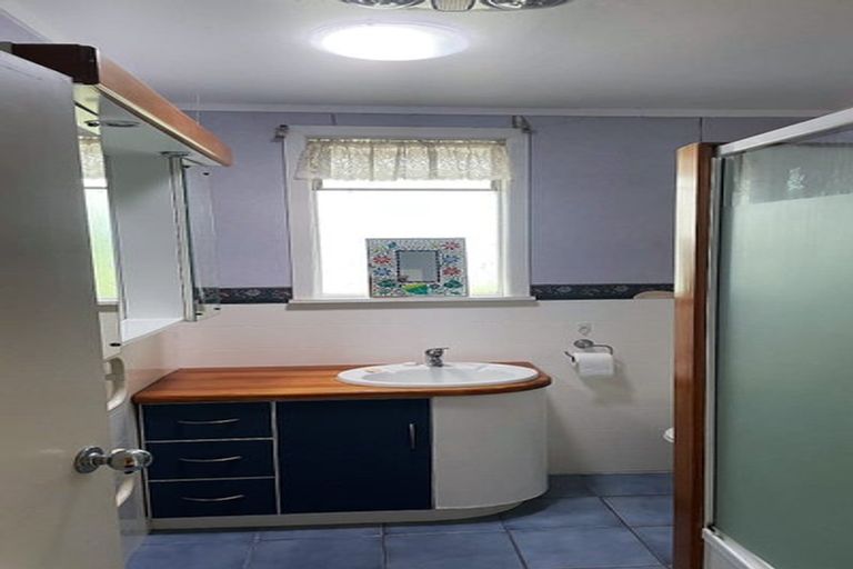 Photo of property in 27 Stottholm Road, Titirangi, Auckland, 0604