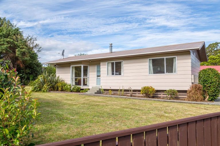 Photo of property in 8 Kowhai Grove, Featherston, 5710